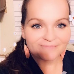 Meet your Posher, Dee